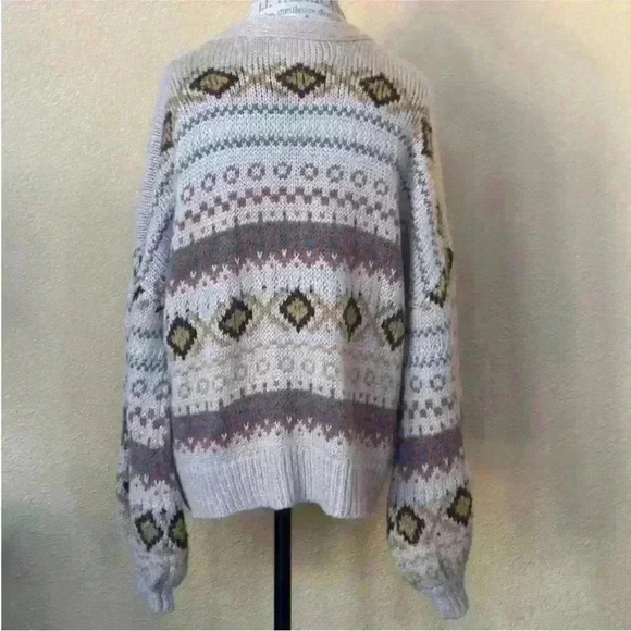 Love Riche Oversized "Boxy" V-Neck Cardigan
Women's Large EUC! - Picture 7 of 11